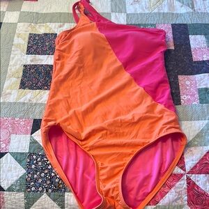 Like new Lands End one shoulder swimsuit; sz 10